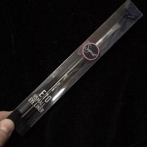 Sigma E10 Small Eyeliner